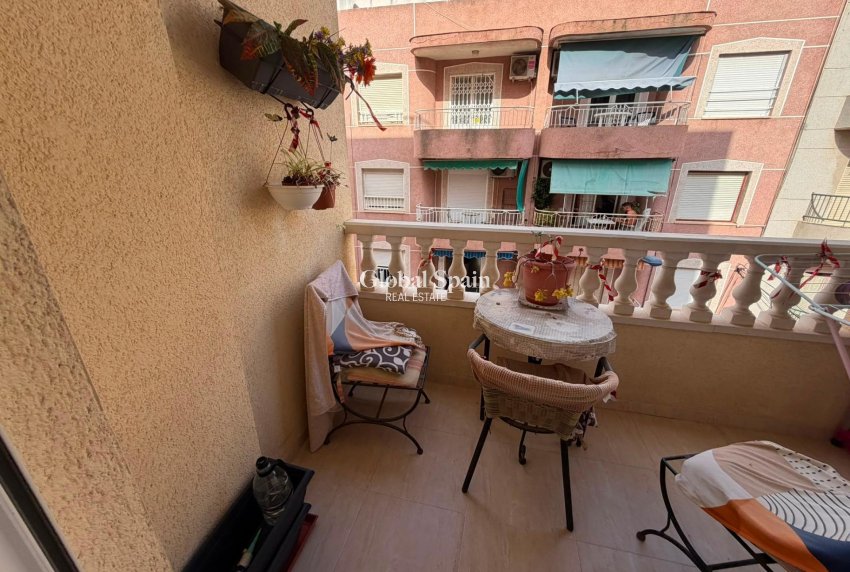 Revente - APPARTEMENT -
TORREVIEJA - Estacion de autobuses