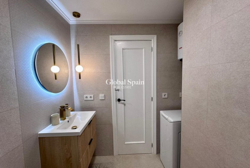 Revente - APPARTEMENT -
TORREVIEJA - Estacion de autobuses