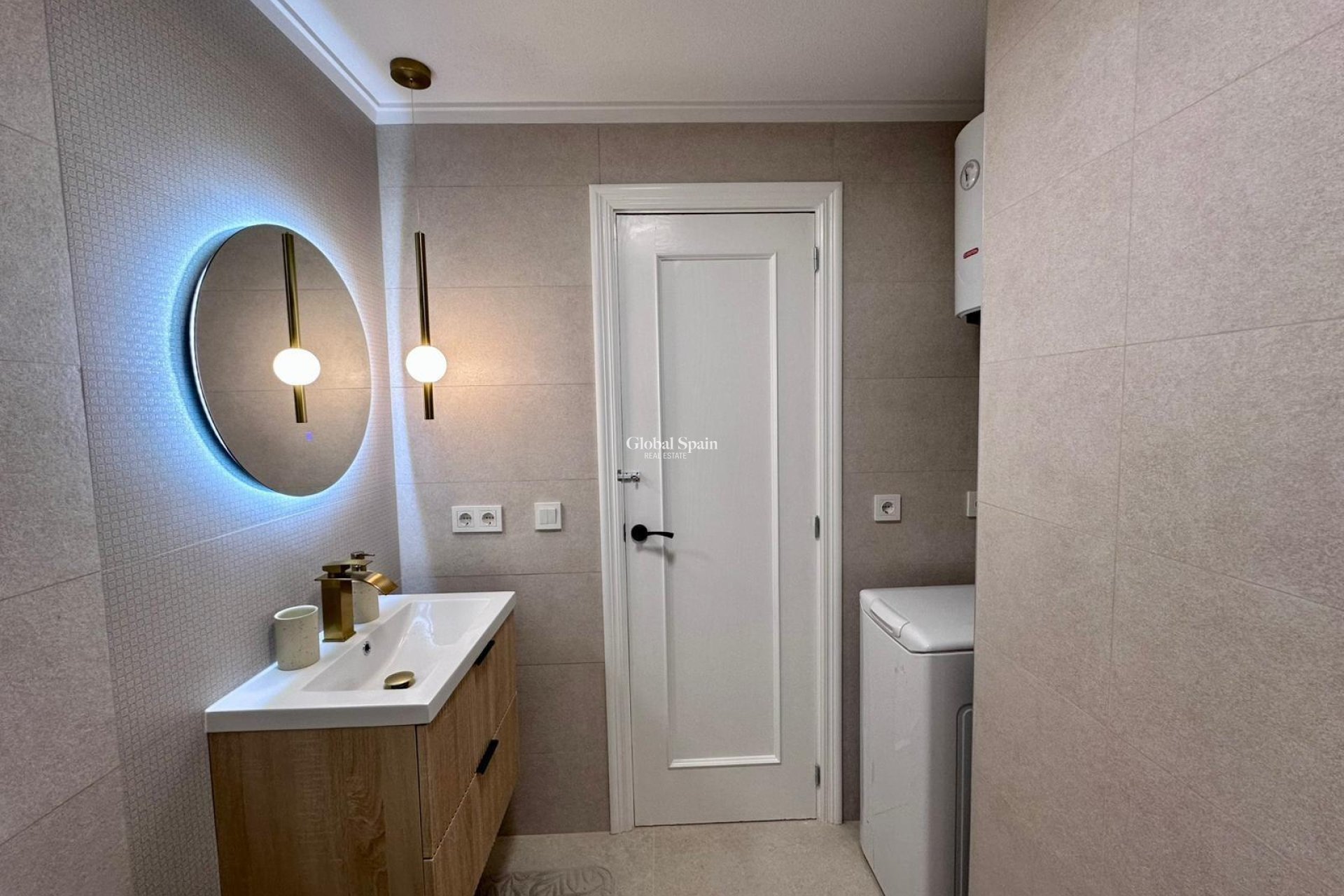Revente - APPARTEMENT -
TORREVIEJA - Estacion de autobuses
