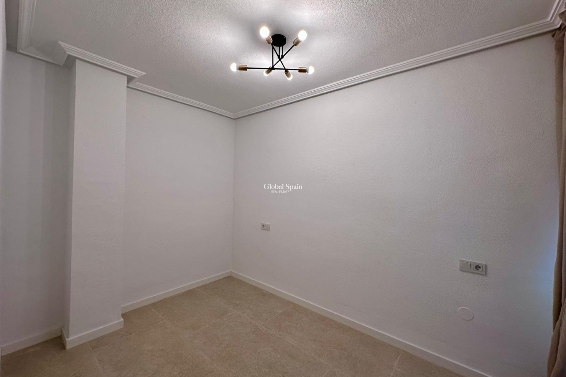 Revente - APPARTEMENT -
TORREVIEJA - Estacion de autobuses