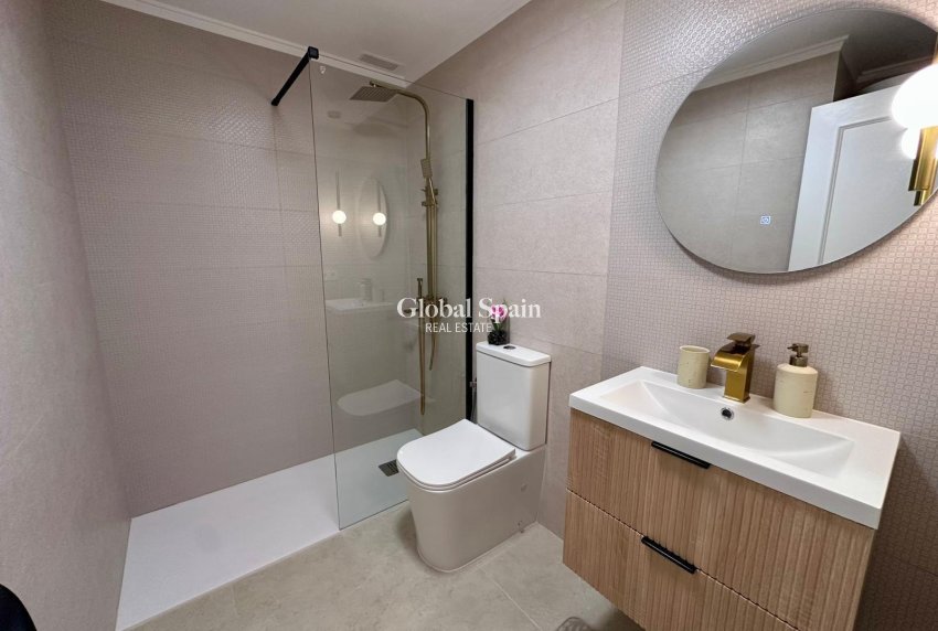 Revente - APPARTEMENT -
TORREVIEJA - Estacion de autobuses