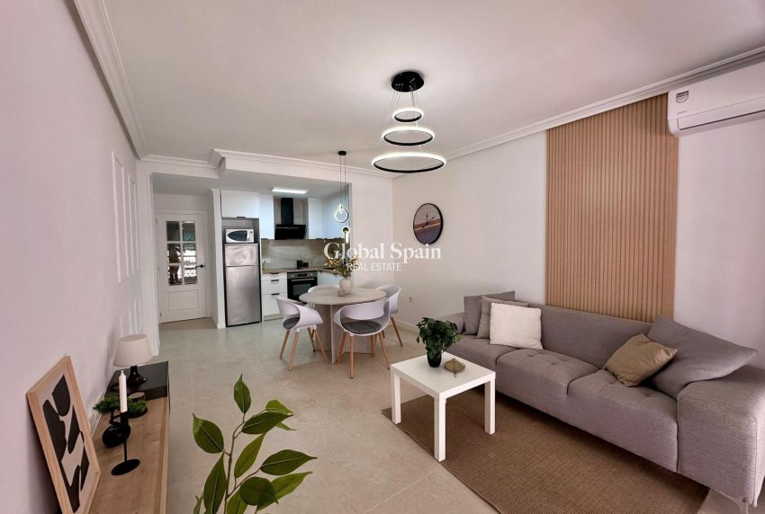 Revente - APPARTEMENT -
TORREVIEJA - Estacion de autobuses