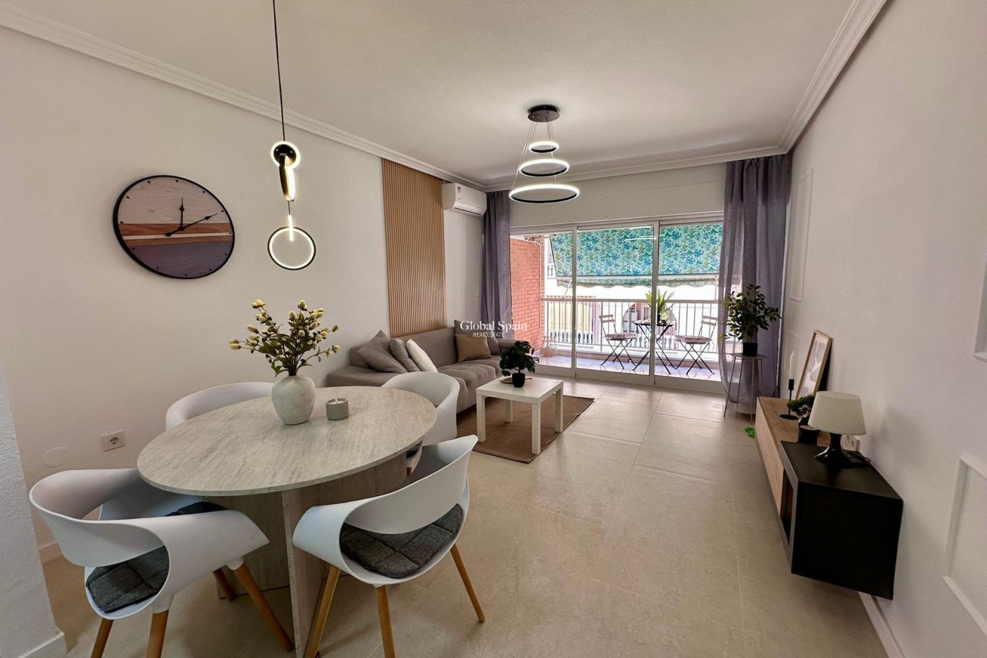 Revente - APPARTEMENT -
TORREVIEJA - Estacion de autobuses