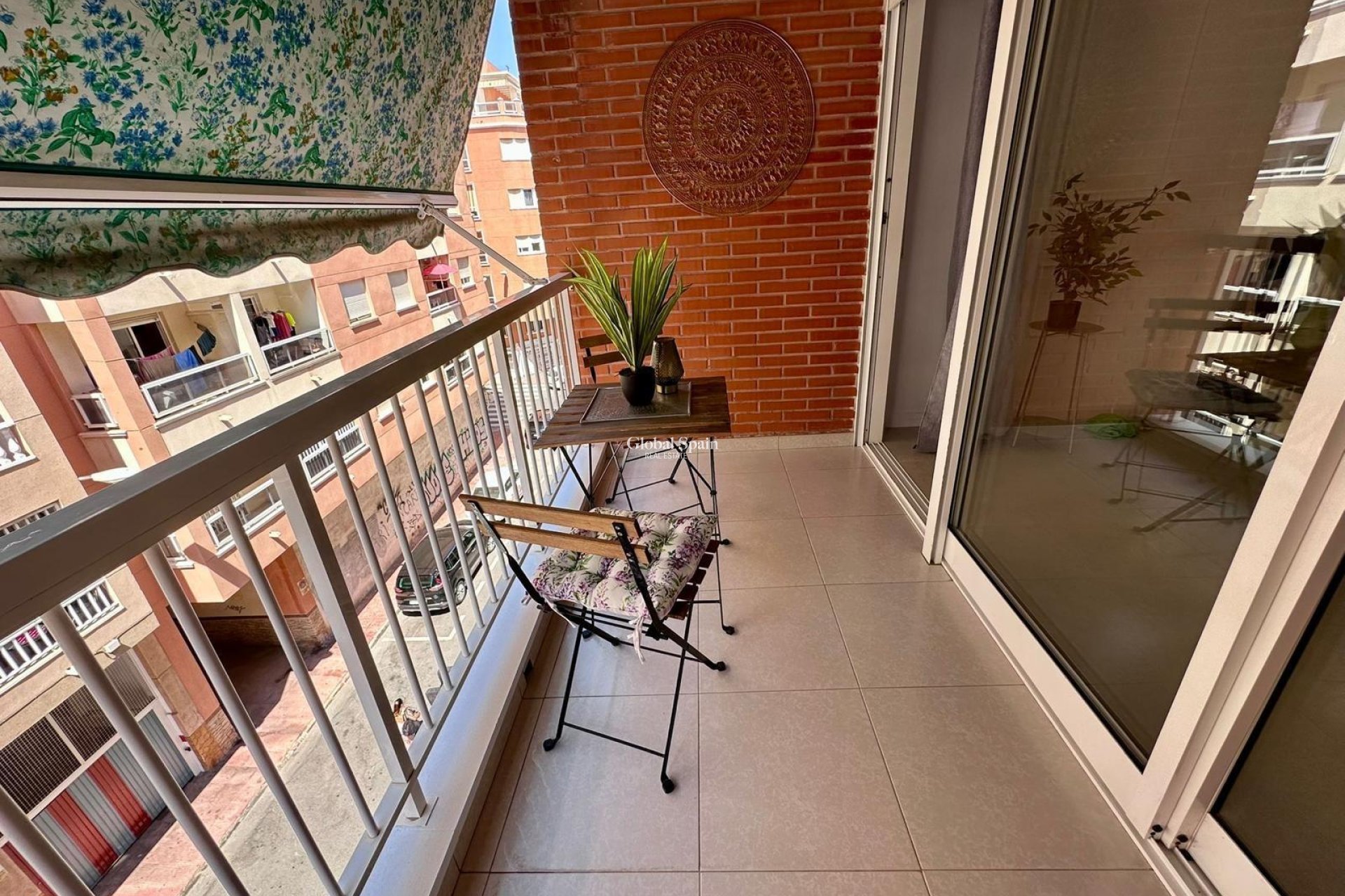 Revente - APPARTEMENT -
TORREVIEJA - Estacion de autobuses