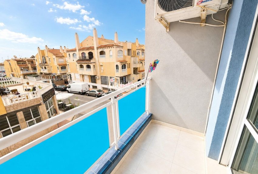 Revente - APPARTEMENT -
TORREVIEJA - Estacion de autobuses