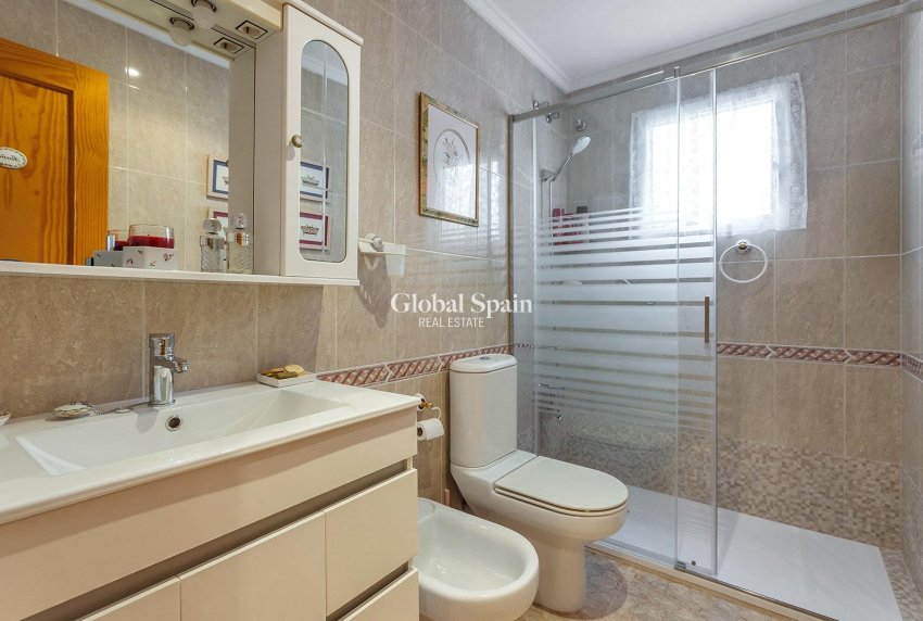 Revente - APPARTEMENT -
TORREVIEJA - Estacion de autobuses