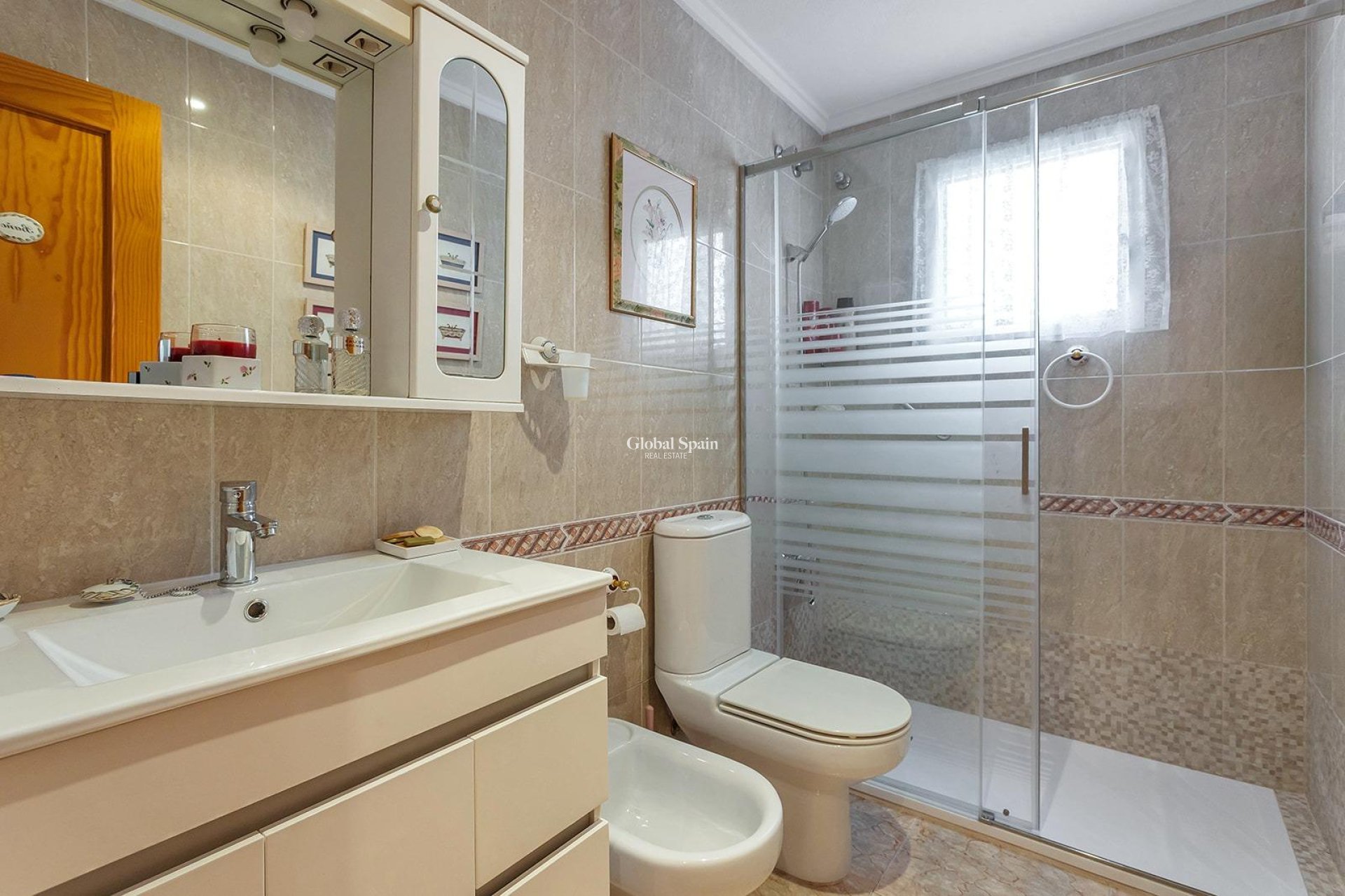 Revente - APPARTEMENT -
TORREVIEJA - Estacion de autobuses