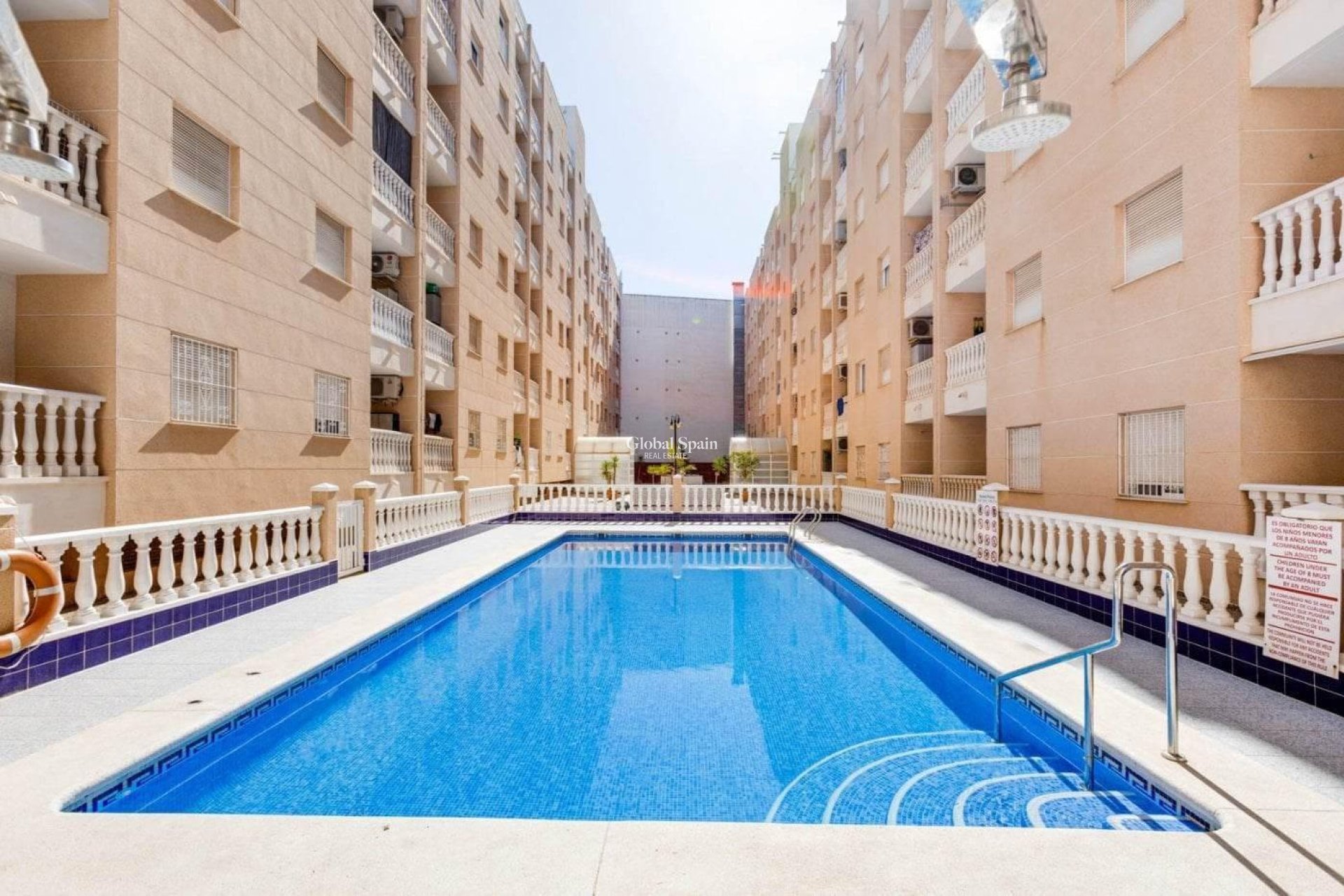 Revente - APPARTEMENT -
TORREVIEJA - Estacion de autobuses