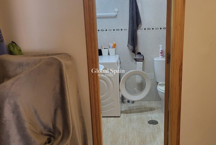 Revente - APPARTEMENT -
TORREVIEJA - Estacion de autobuses