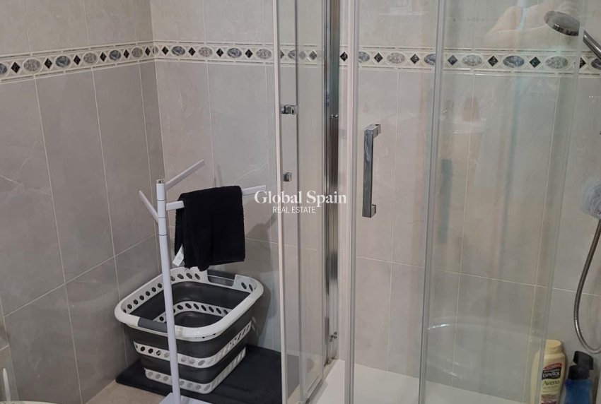 Revente - APPARTEMENT -
TORREVIEJA - Estacion de autobuses