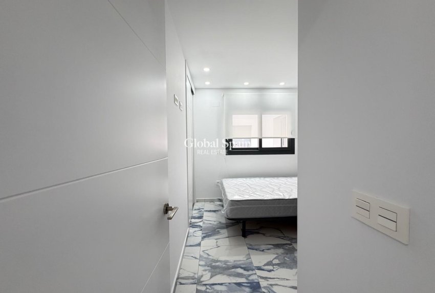 Revente - APPARTEMENT -
TORREVIEJA - Estacion de autobuses