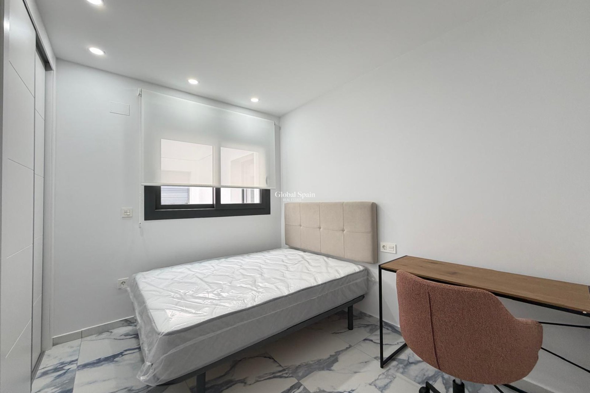 Revente - APPARTEMENT -
TORREVIEJA - Estacion de autobuses