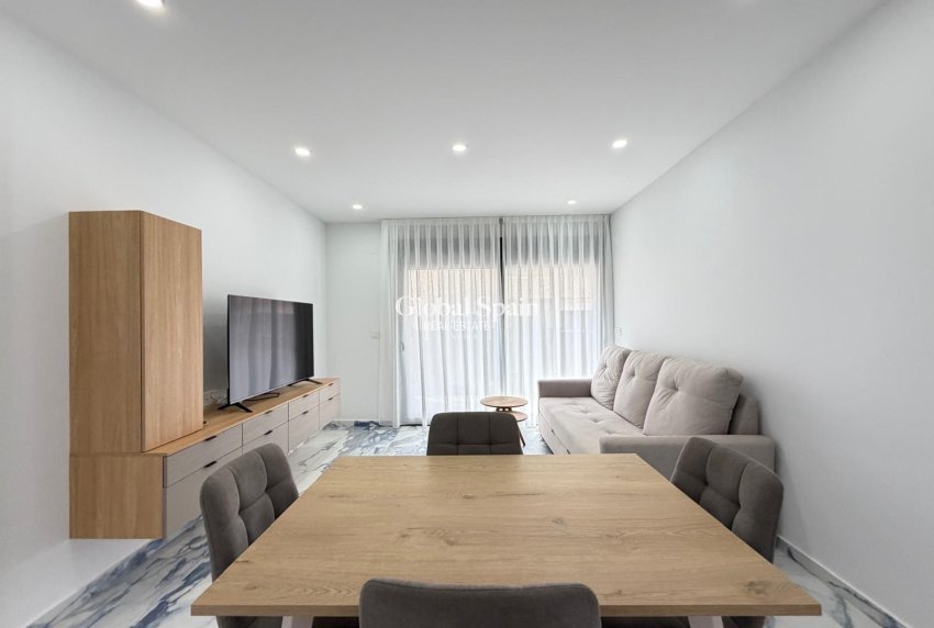 Revente - APPARTEMENT -
TORREVIEJA - Estacion de autobuses