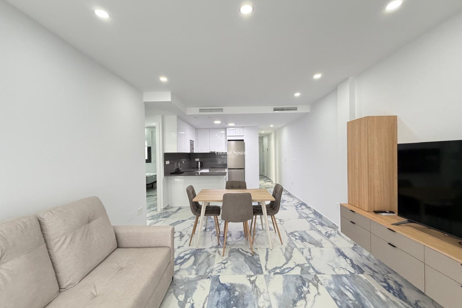 Revente - APPARTEMENT -
TORREVIEJA - Estacion de autobuses