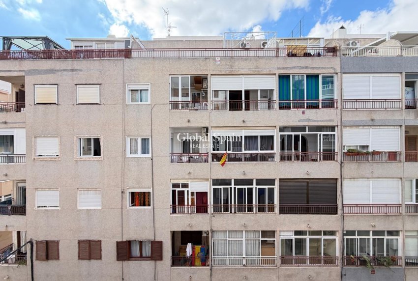 Revente - APPARTEMENT -
TORREVIEJA - Estacion de autobuses