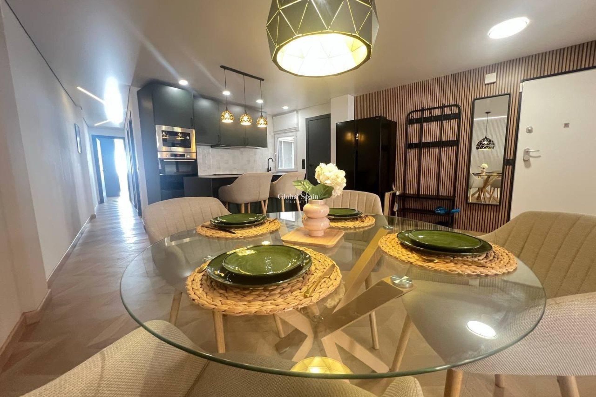Revente - APPARTEMENT -
TORREVIEJA - Estacion de autobuses