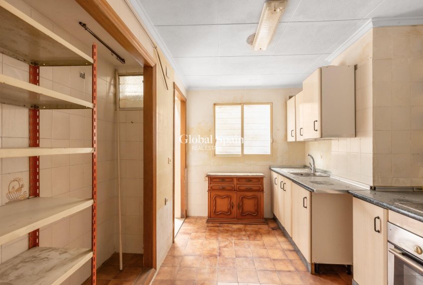 Revente - APPARTEMENT -
TORREVIEJA - Habaneras