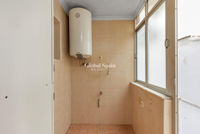 Revente - APPARTEMENT -
TORREVIEJA - Habaneras