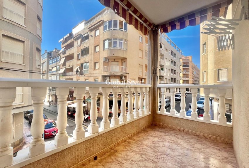 Revente - APPARTEMENT -
TORREVIEJA - Habaneras