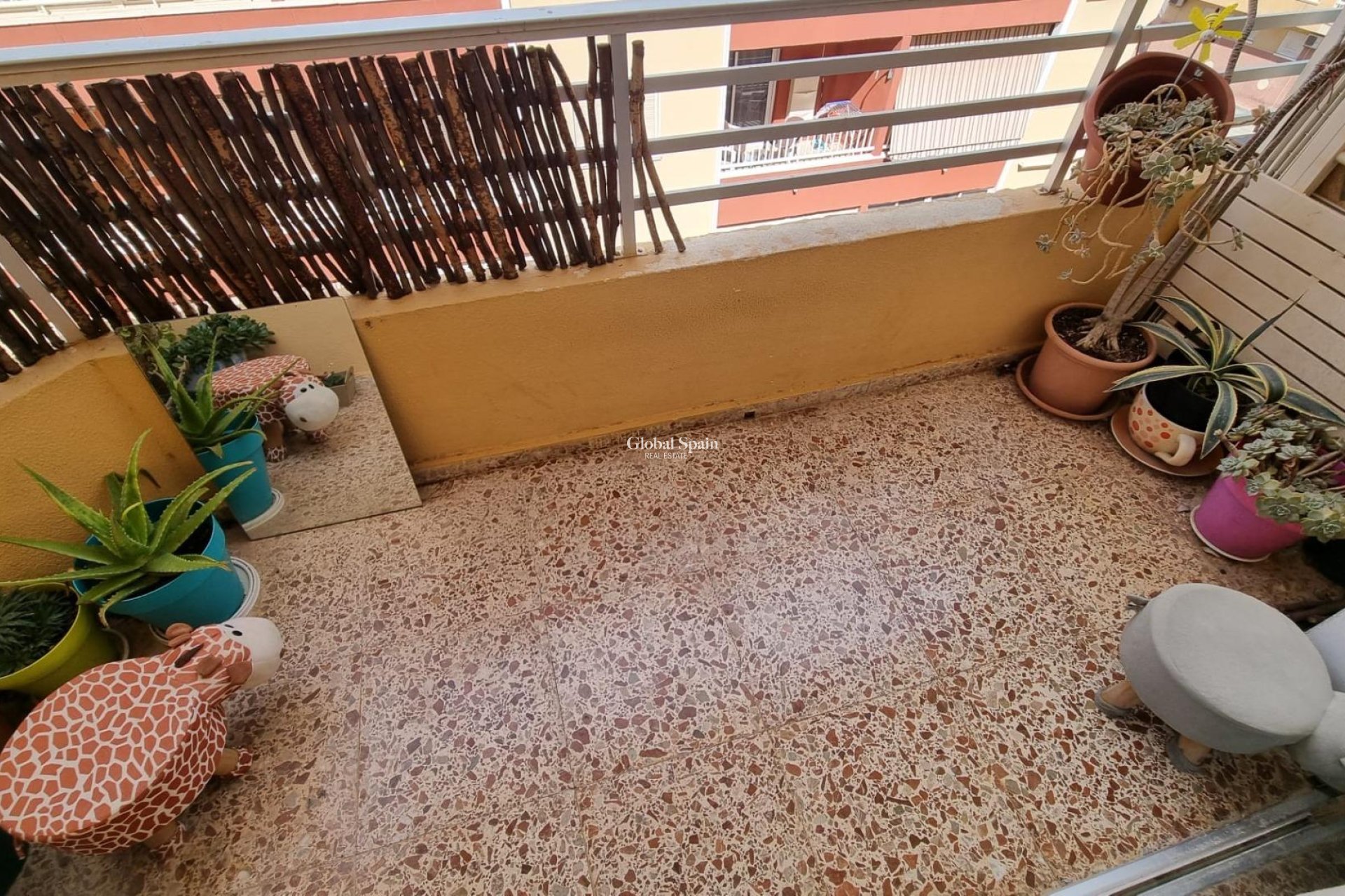 Revente - APPARTEMENT -
TORREVIEJA - Habaneras