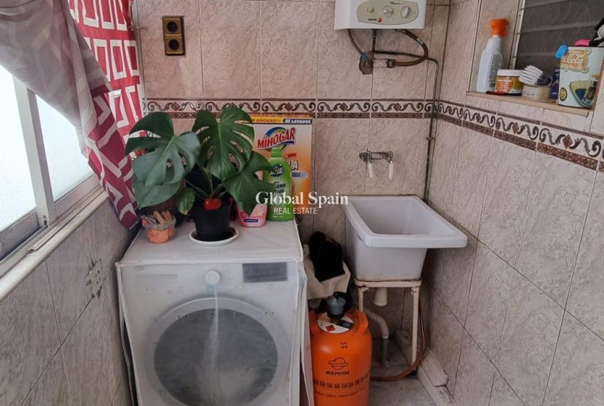 Revente - APPARTEMENT -
TORREVIEJA - Habaneras