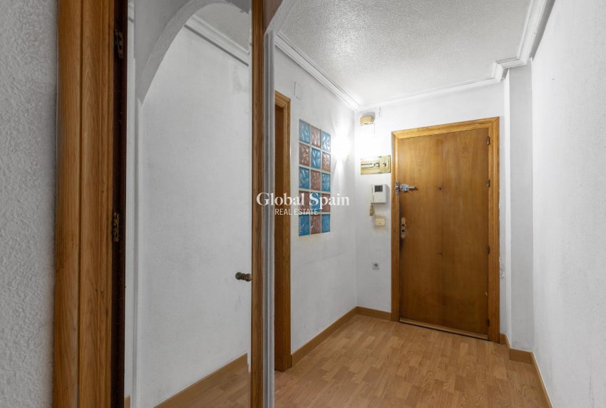 Revente - APPARTEMENT -
TORREVIEJA - Habaneras