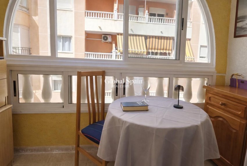 Revente - APPARTEMENT -
TORREVIEJA - Habaneras