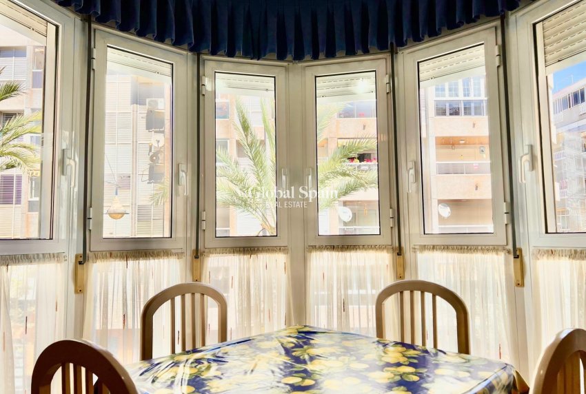 Revente - APPARTEMENT -
TORREVIEJA - Habaneras