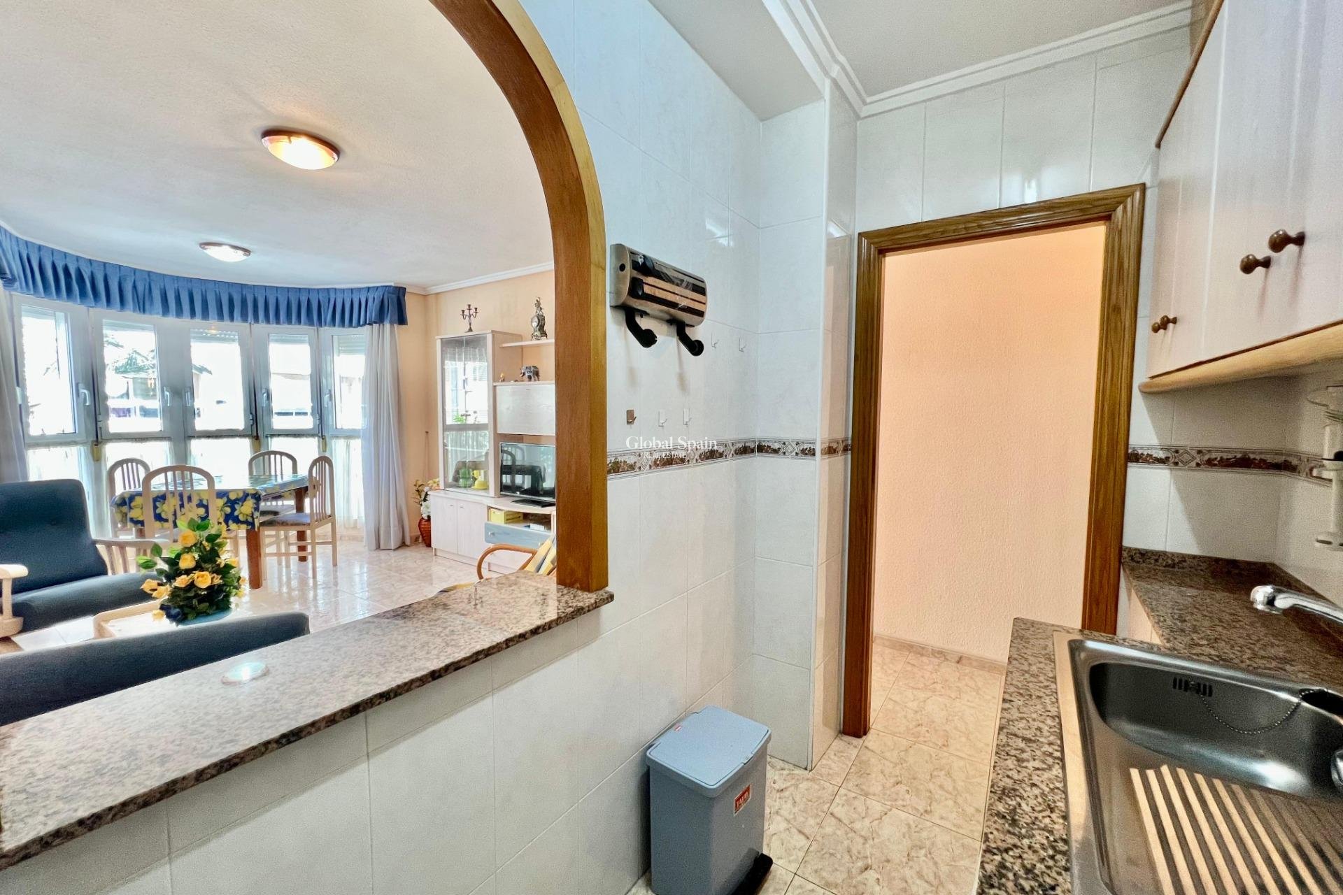 Revente - APPARTEMENT -
TORREVIEJA - Habaneras