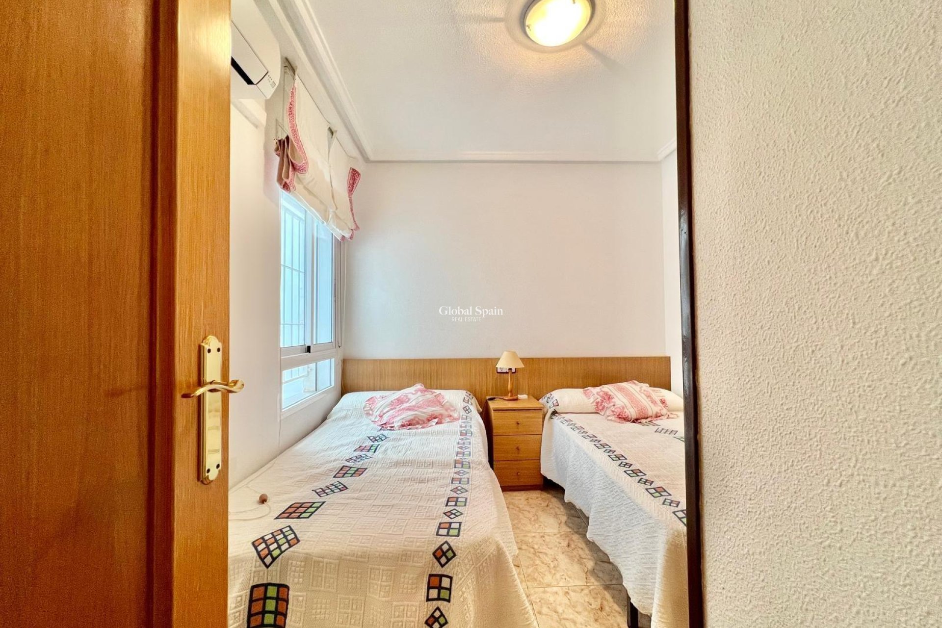 Revente - APPARTEMENT -
TORREVIEJA - Habaneras