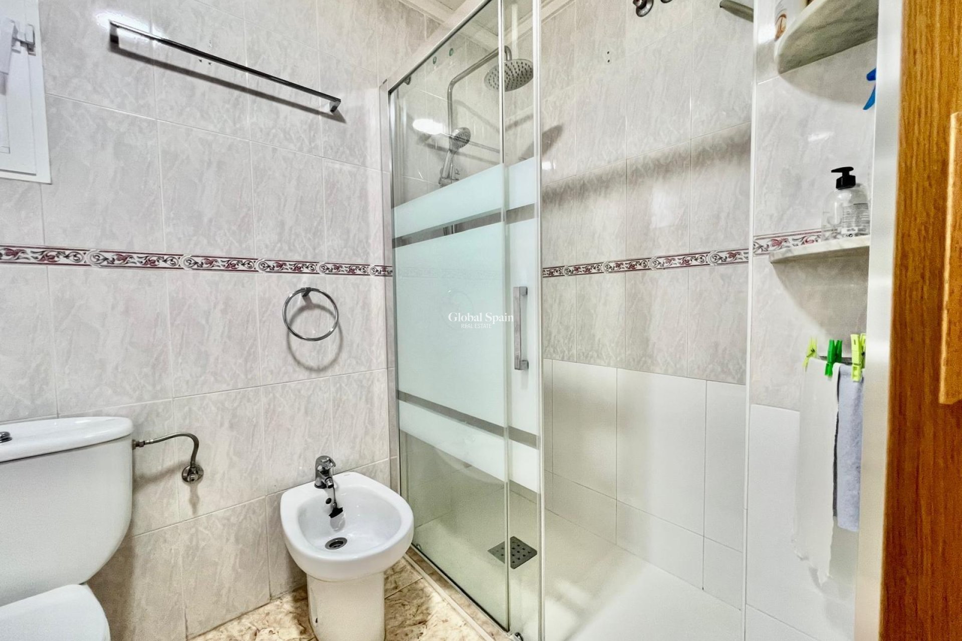 Revente - APPARTEMENT -
TORREVIEJA - Habaneras