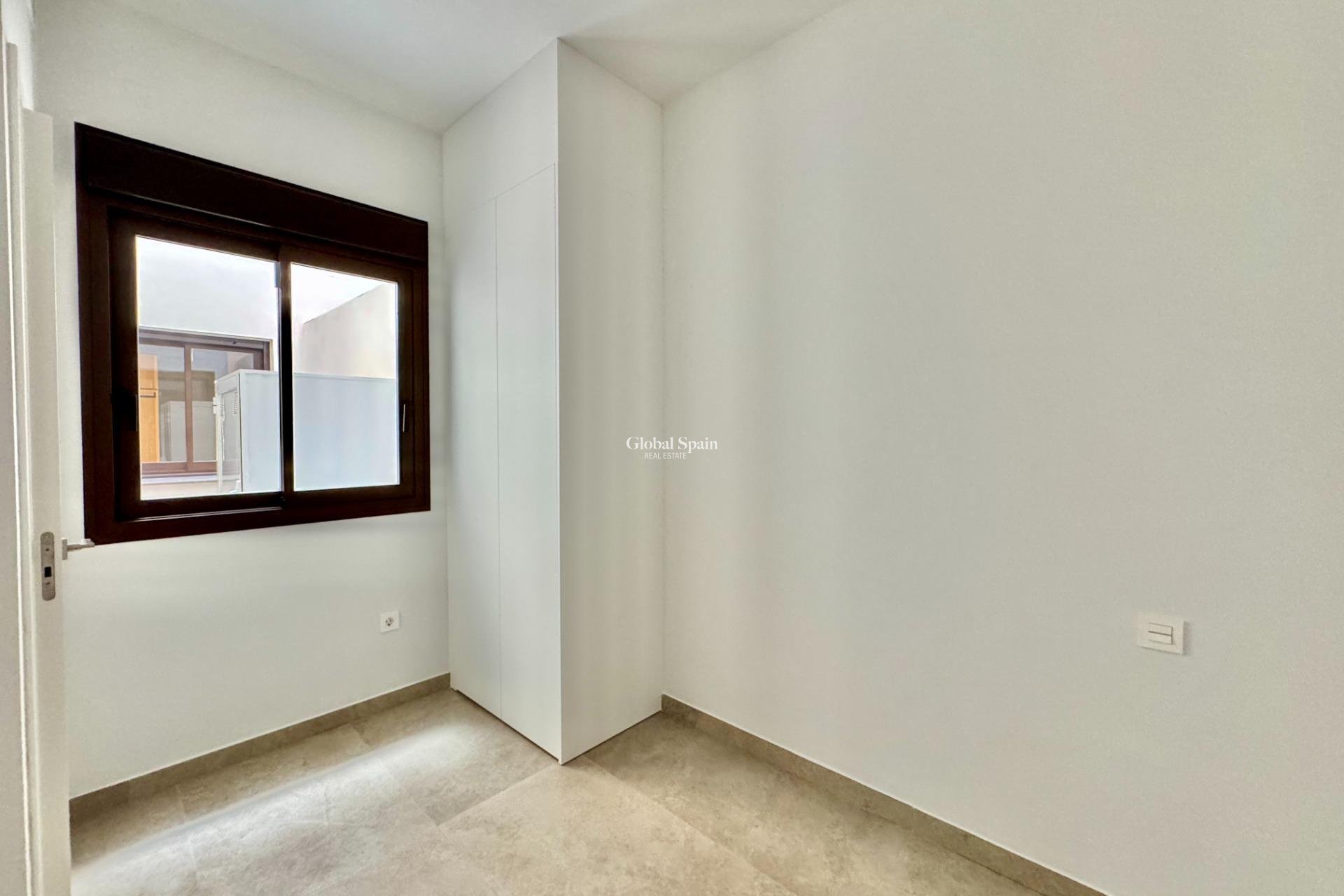 Revente - APPARTEMENT -
TORREVIEJA - Habaneras