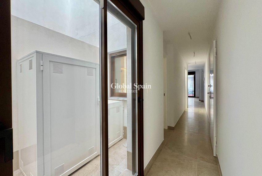 Revente - APPARTEMENT -
TORREVIEJA - Habaneras