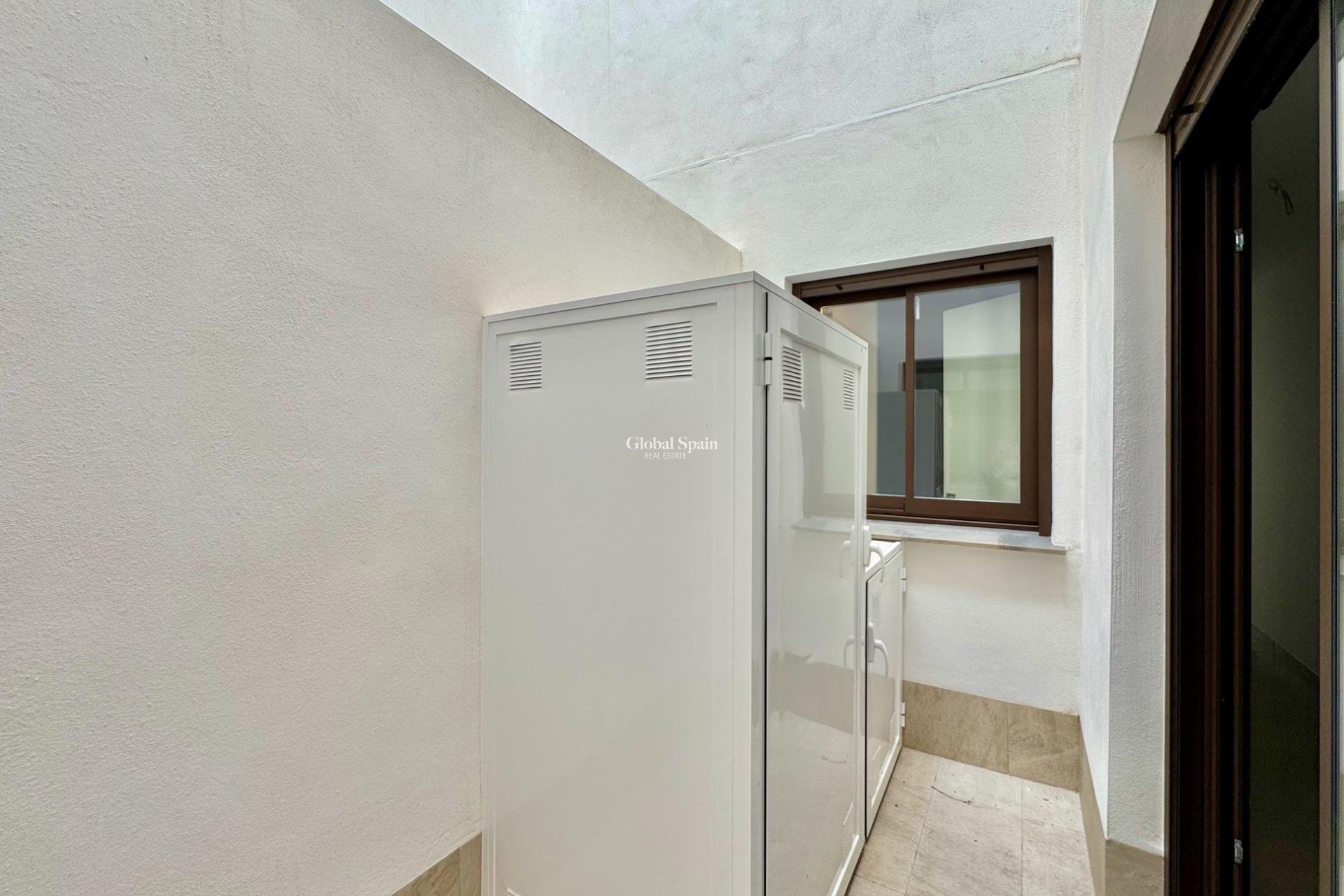 Revente - APPARTEMENT -
TORREVIEJA - Habaneras