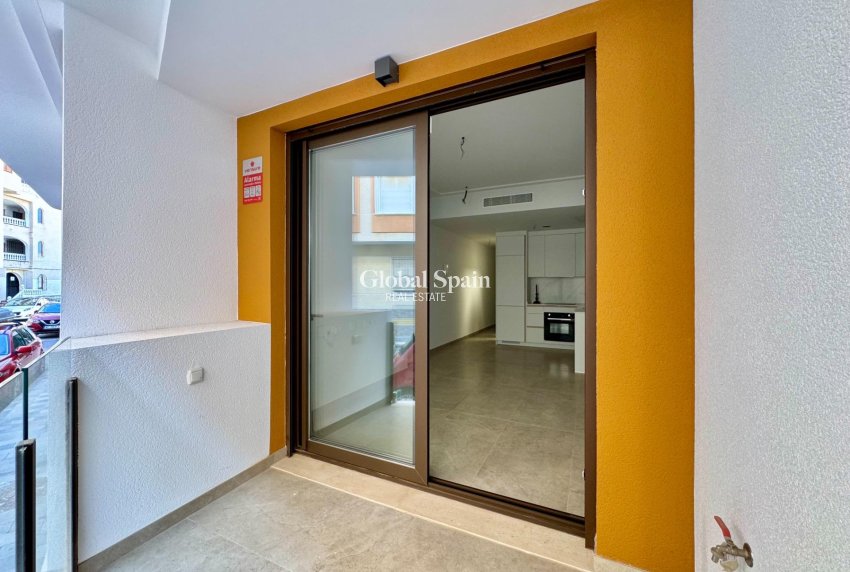 Revente - APPARTEMENT -
TORREVIEJA - Habaneras