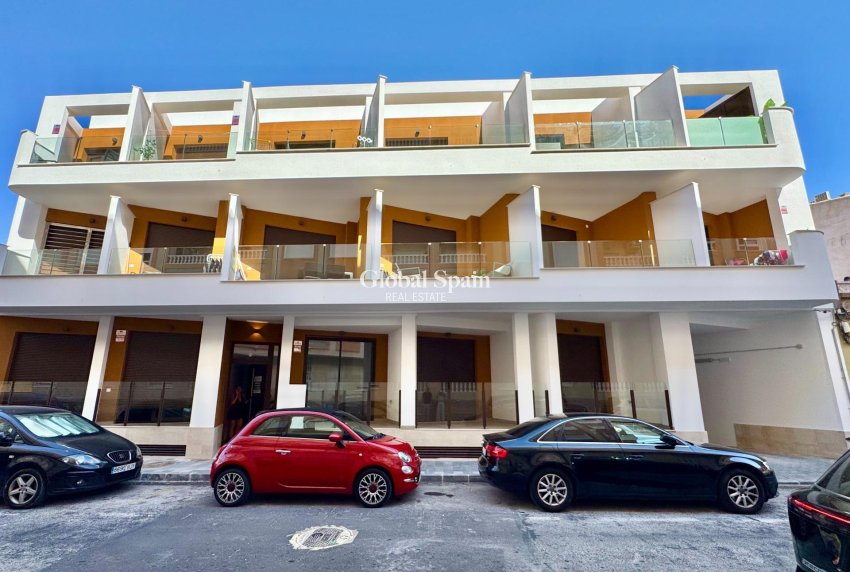 Revente - APPARTEMENT -
TORREVIEJA - Habaneras