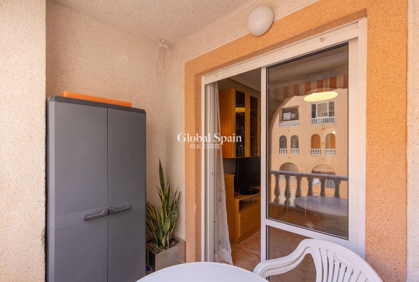 Revente - APPARTEMENT -
TORREVIEJA - Habaneras
