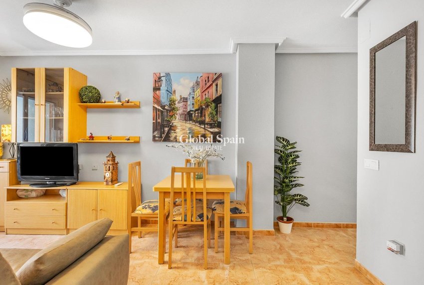 Revente - APPARTEMENT -
TORREVIEJA - Habaneras