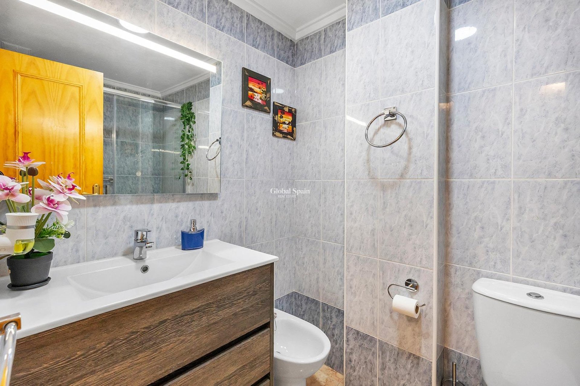 Revente - APPARTEMENT -
TORREVIEJA - Habaneras