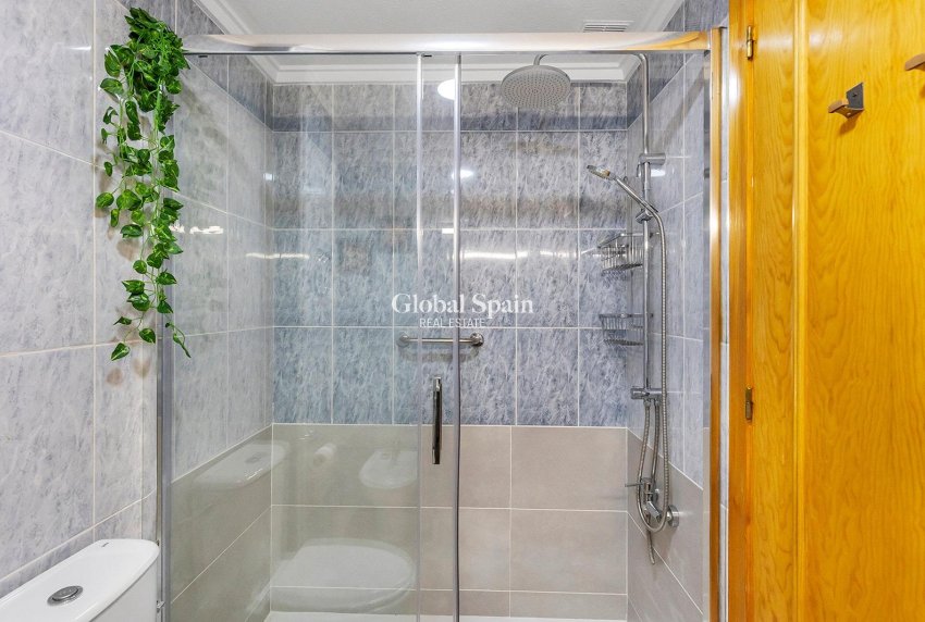 Revente - APPARTEMENT -
TORREVIEJA - Habaneras