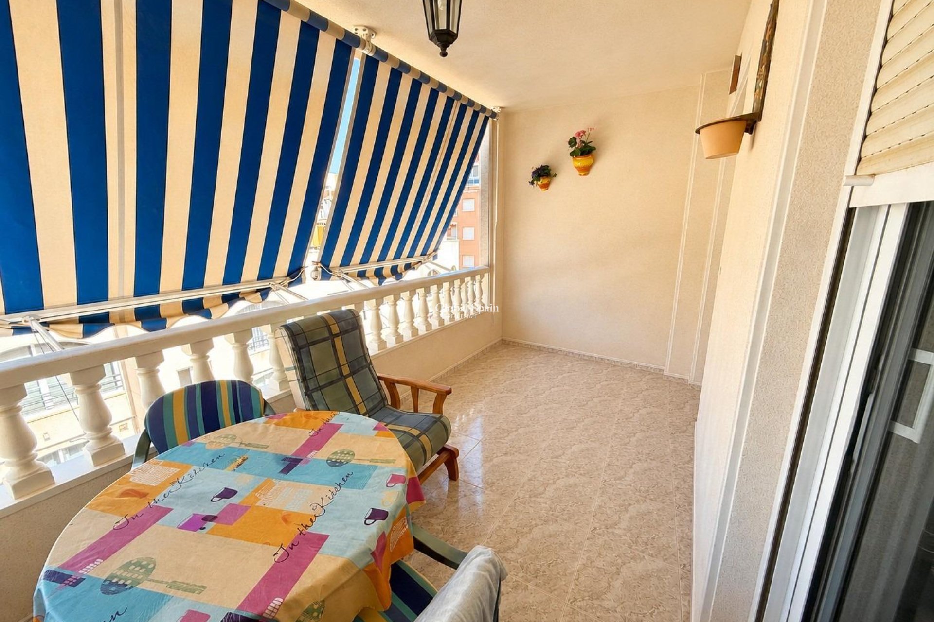 Revente - APPARTEMENT -
TORREVIEJA - Habaneras