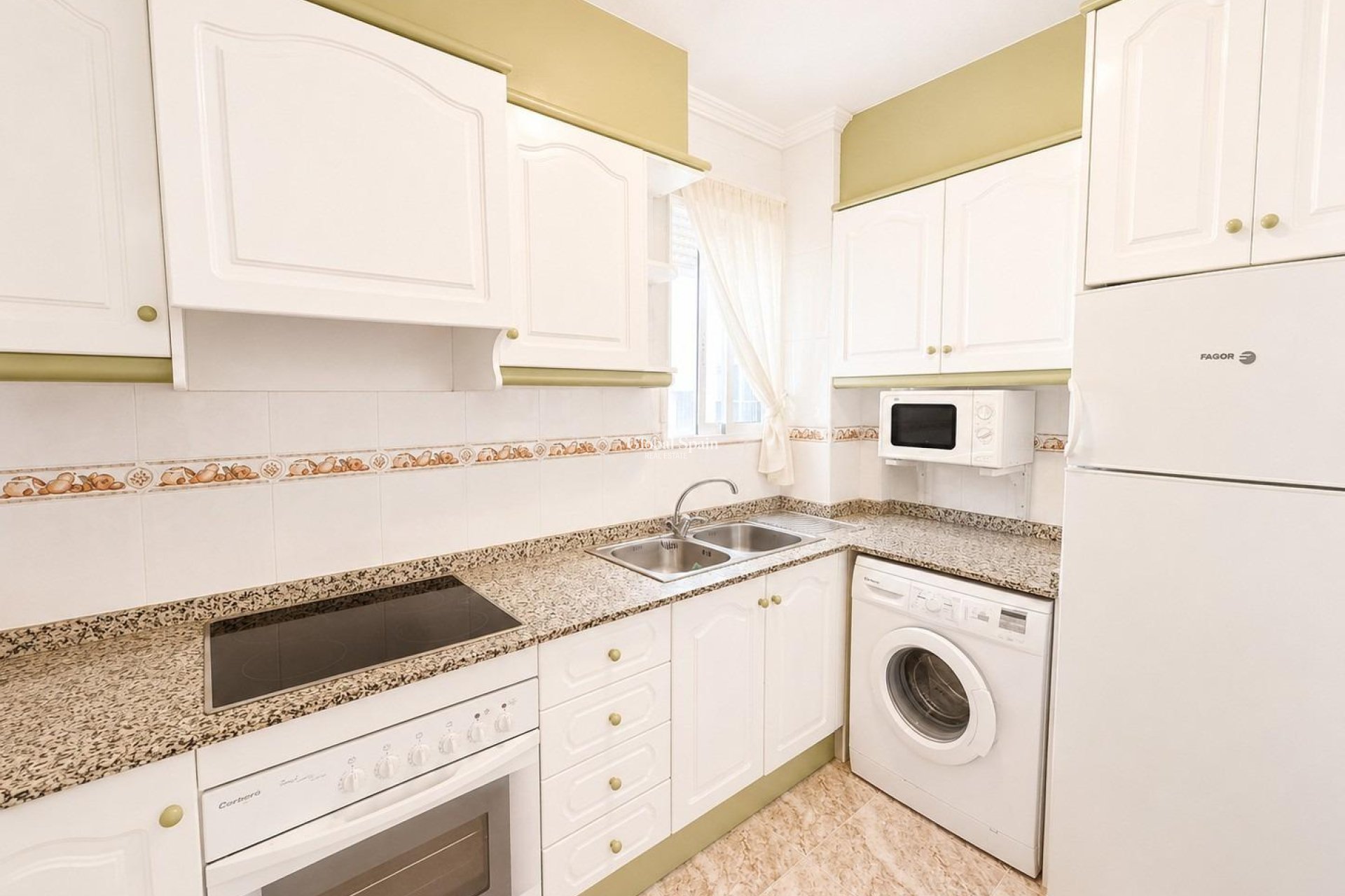 Revente - APPARTEMENT -
TORREVIEJA - Habaneras