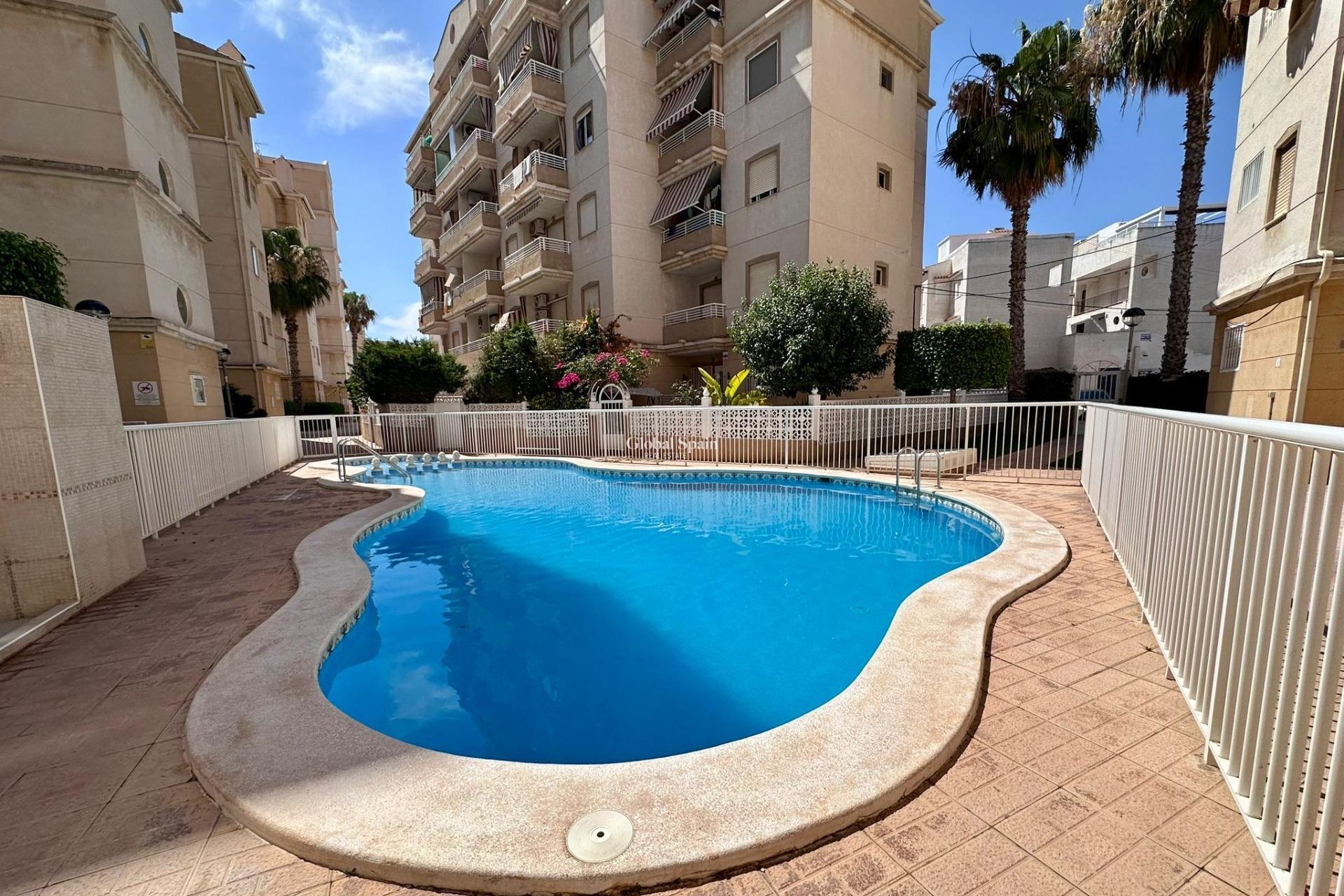 Revente - APPARTEMENT -
TORREVIEJA - Habaneras