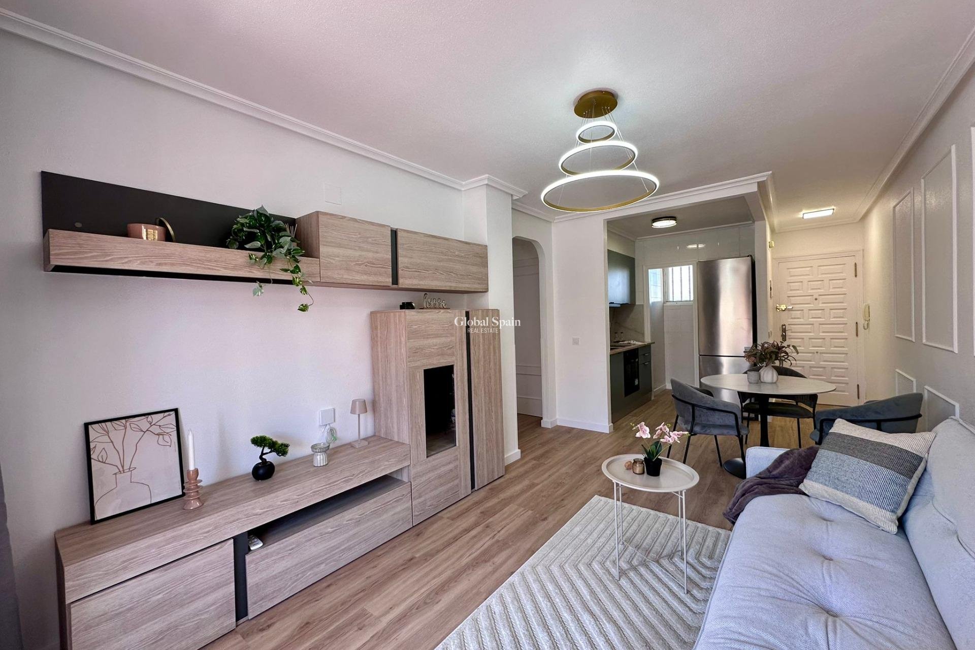 Revente - APPARTEMENT -
TORREVIEJA - Habaneras