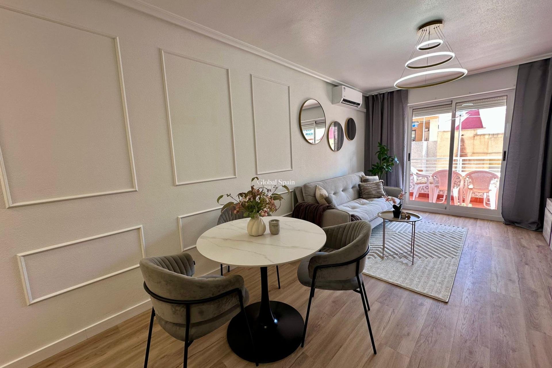 Revente - APPARTEMENT -
TORREVIEJA - Habaneras