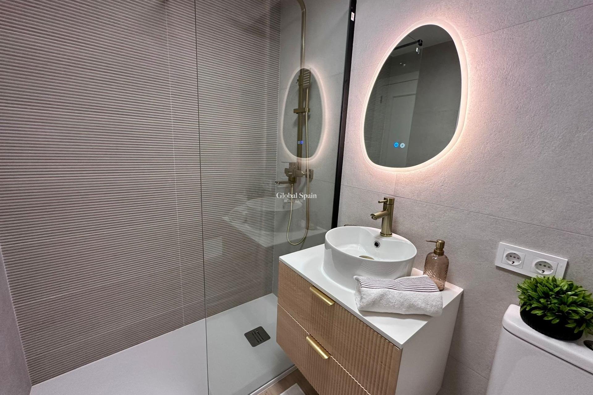 Revente - APPARTEMENT -
TORREVIEJA - Habaneras