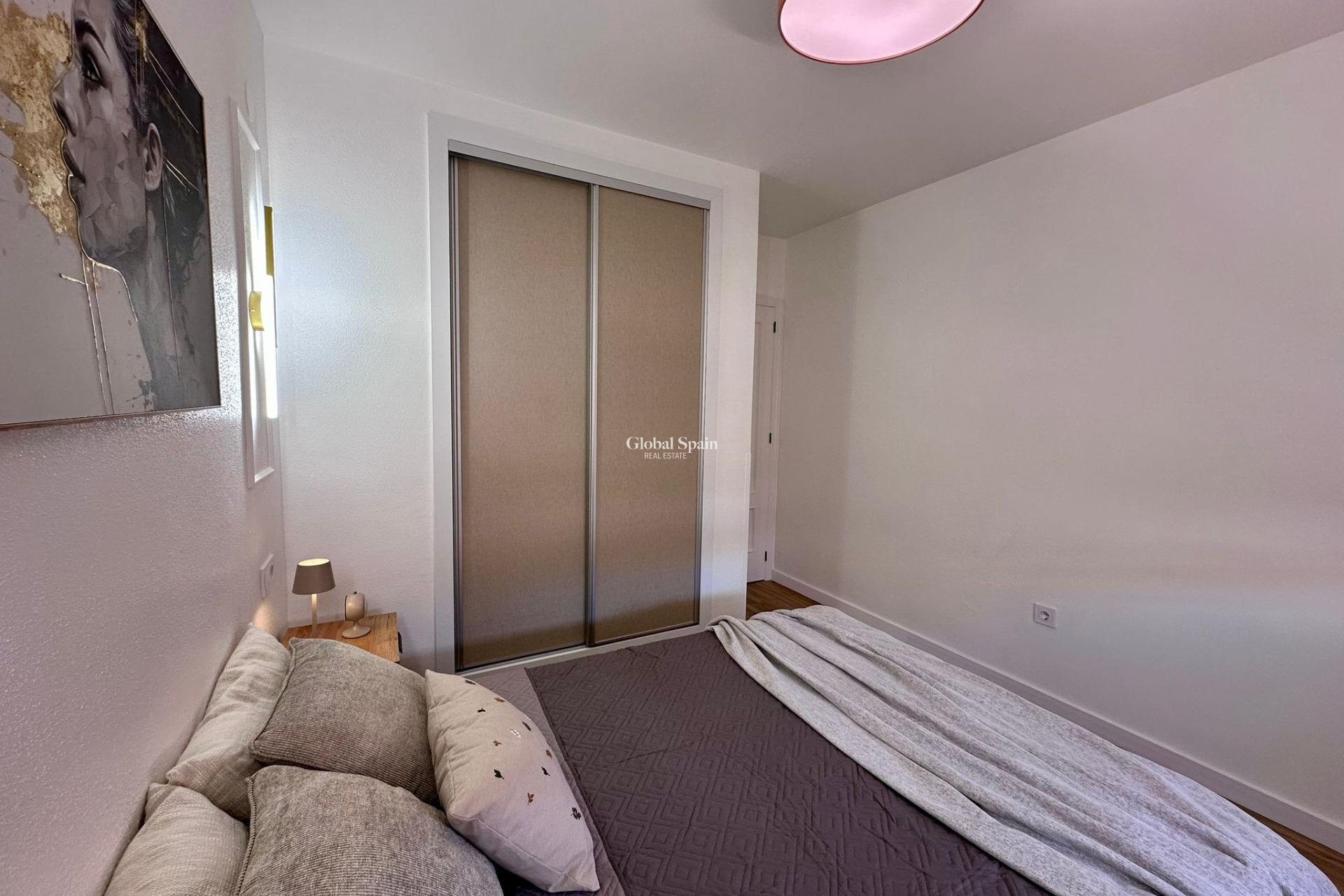Revente - APPARTEMENT -
TORREVIEJA - Habaneras