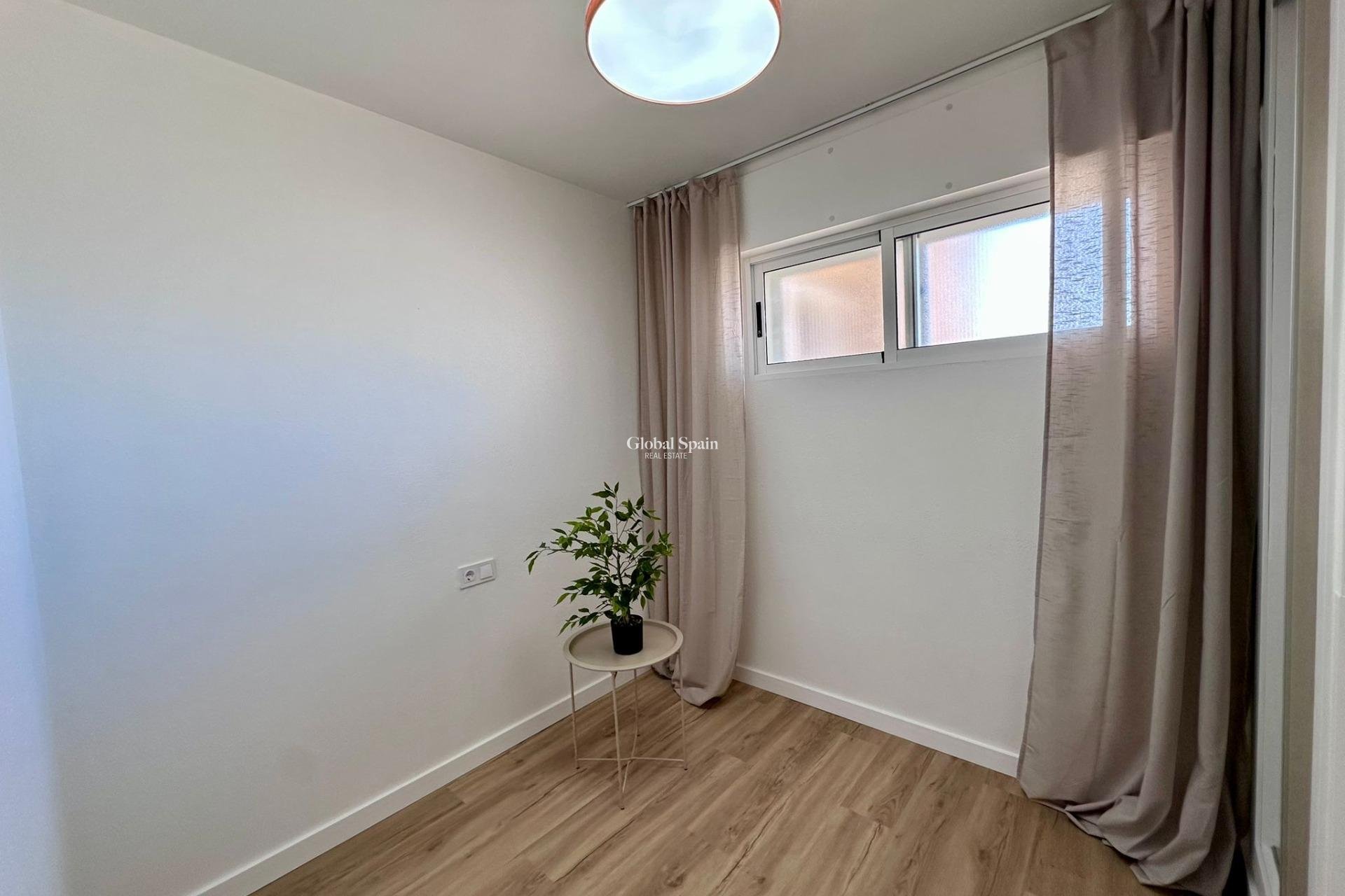 Revente - APPARTEMENT -
TORREVIEJA - Habaneras