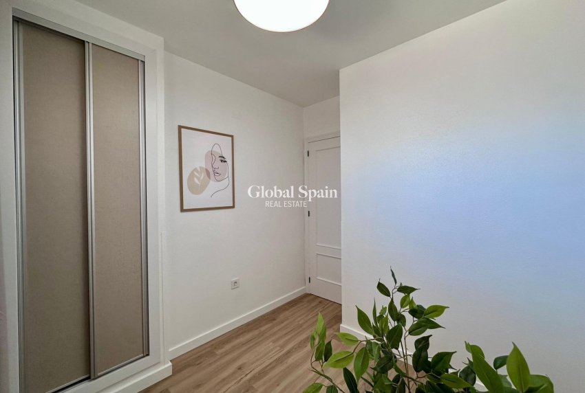 Revente - APPARTEMENT -
TORREVIEJA - Habaneras