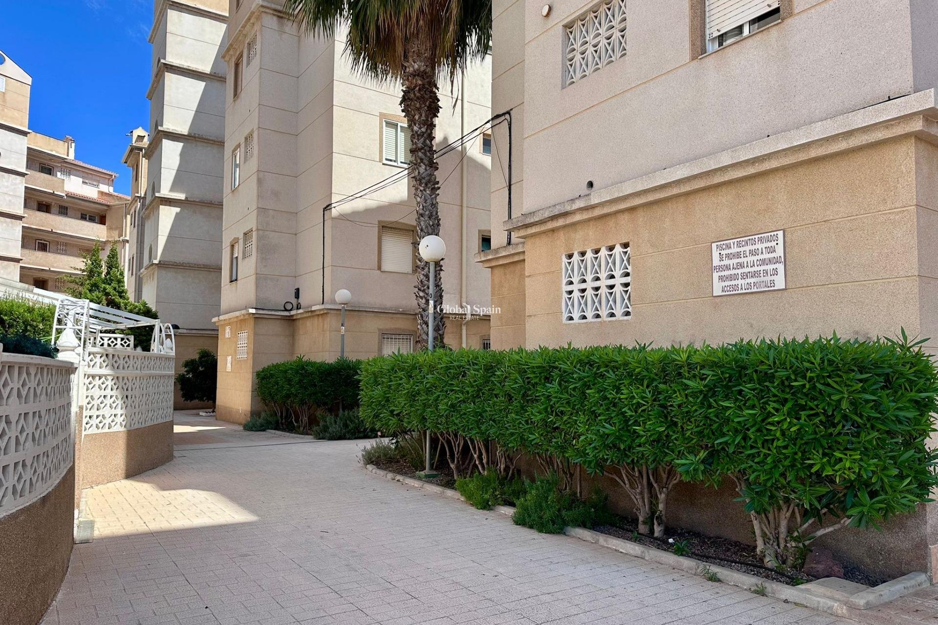 Revente - APPARTEMENT -
TORREVIEJA - Habaneras